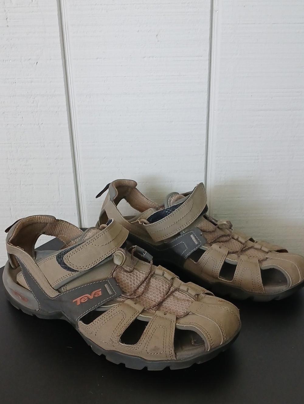 Teva Men's Beige/Tan Strappy Outdoor Sandals Size 11